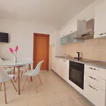 Apartment Orange House Podstrana