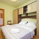 Apartment Orange House Podstrana