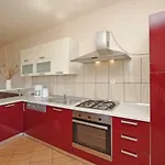 Orange House Apartment