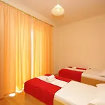 Orange House Apartment