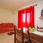 Orange House Apartment