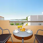 Orange House Apartment *
