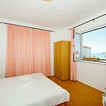 Apartment Orange House Podstrana