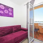 Orange House Apartment *
