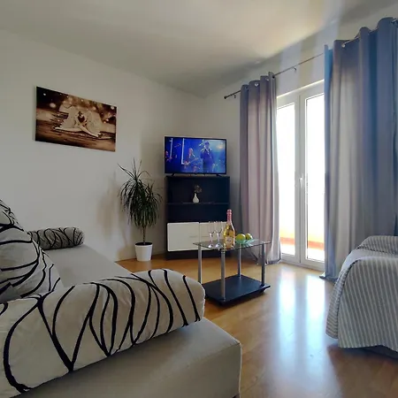 Orange House Apartment *