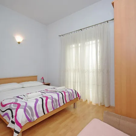 Apartment Orange House Podstrana