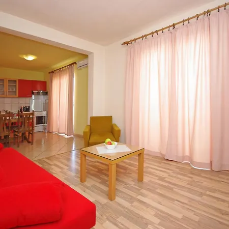 Orange House Apartment *