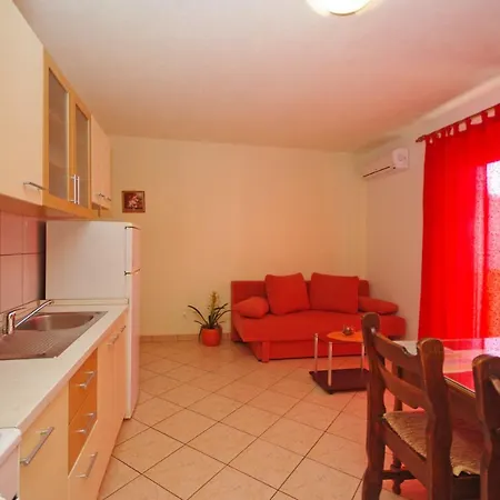 Orange House Apartment *