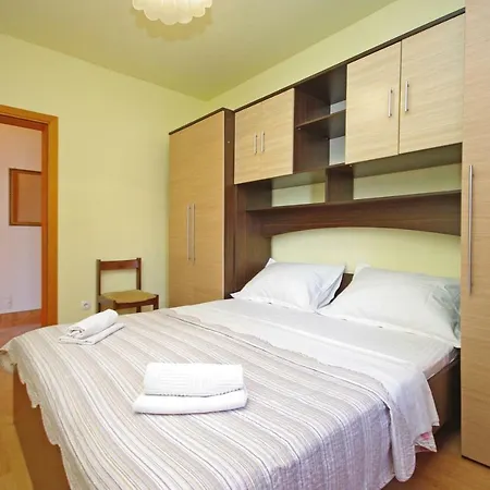 Apartment Orange House Podstrana