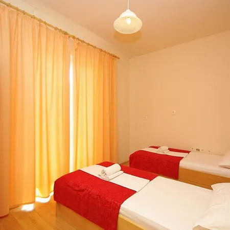 Orange House Apartment