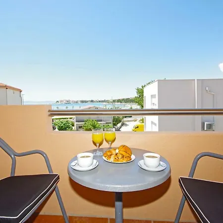 Orange House Apartment *