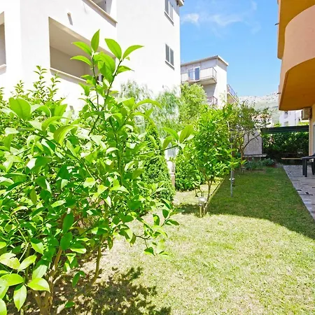 Apartment Orange House Podstrana